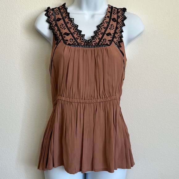 Ruched Autumn 🍂 Waist Embroidered Blouse - Picture 2 of 9